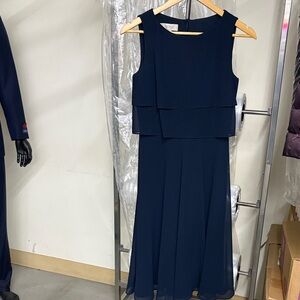 Chic Sleeveless Navy Midi Dress